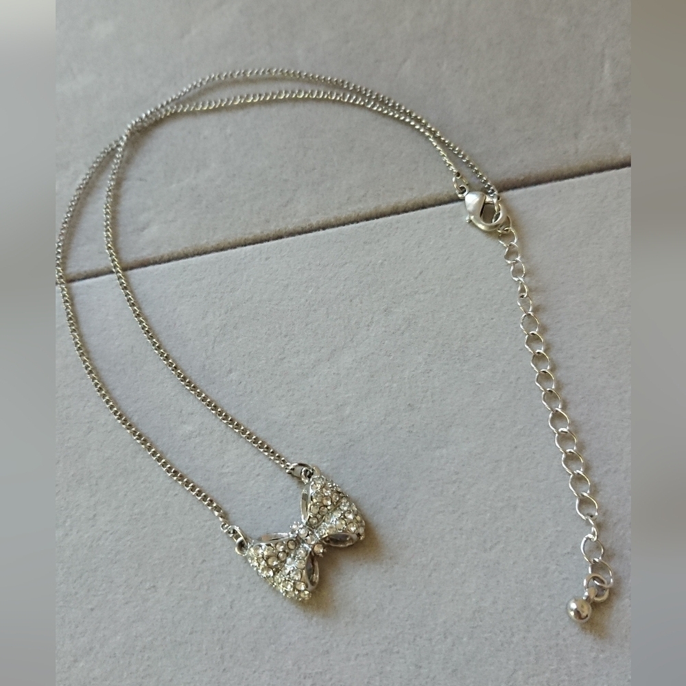Sweet bow pendant with rhinestones Necklace